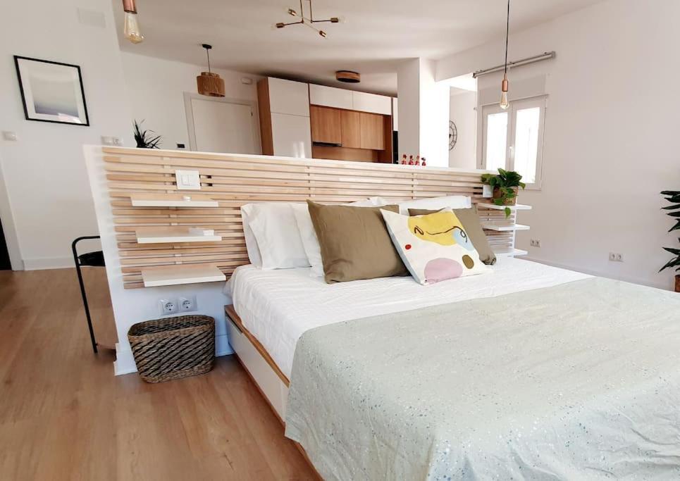 Spacious Loft, Parking Free M Malaga